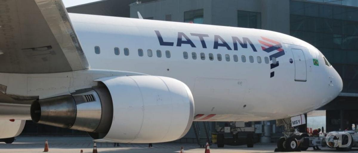 Pássaro atinge avião e voo da Latam que seguia para SP retorna para ...