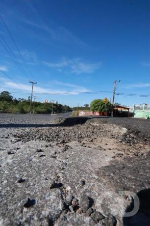 Obra parada causa acidente