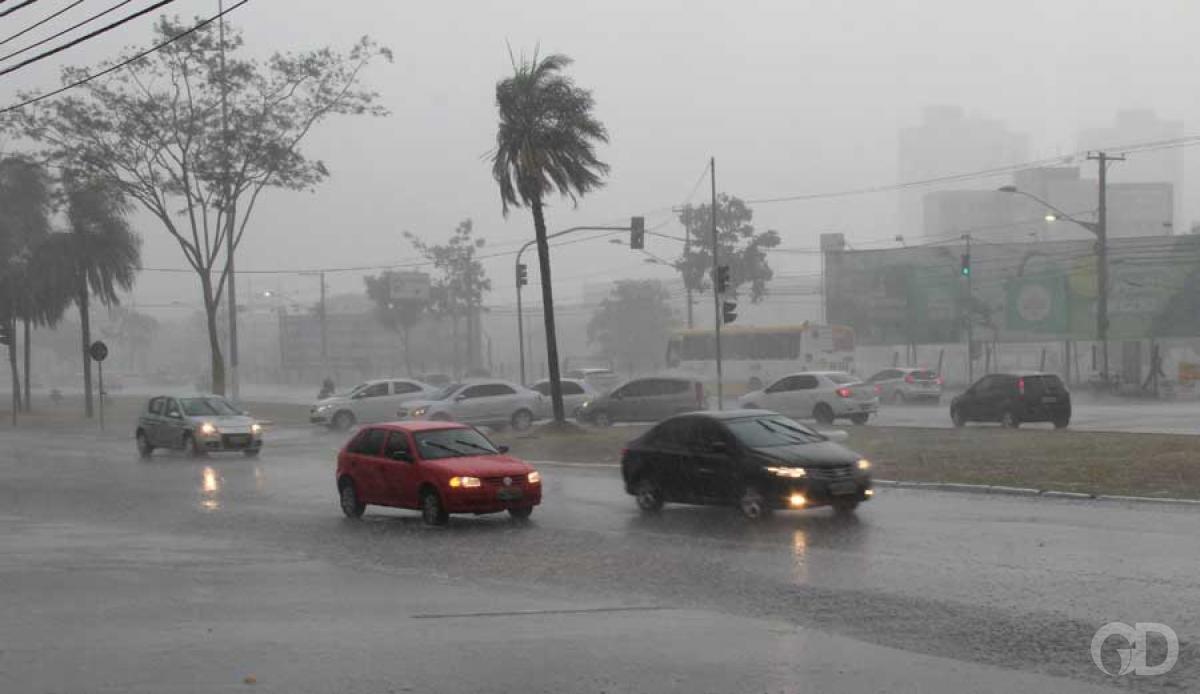 Temporal causa alagamentos em Colniza