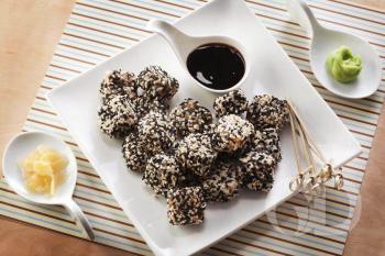 Quadradinhos de atum com molho oriental