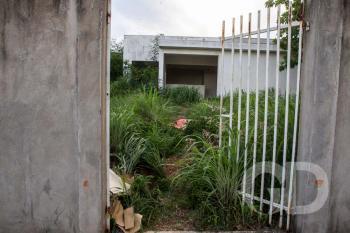 PSF - programa sa&uacute;de da fam&iacute;lia / Obra Paralisada / Mato / Lixo