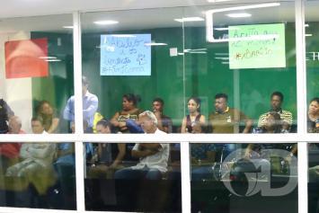 Protesto C&acirc;mara de Cuiab&aacute; sess&atilde;o