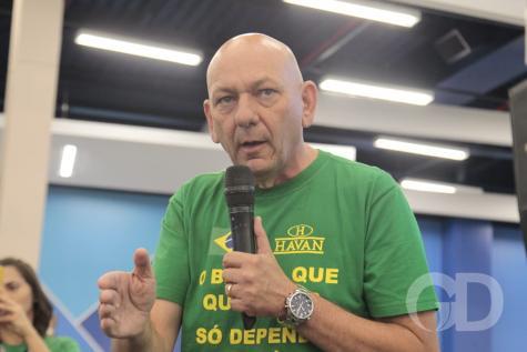 Luciano Hang nega participação em fraude de atestado de óbito da mãe; 'estranho' - Vimarsana News