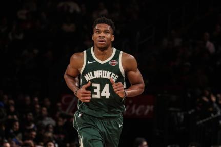 Reprodução Twitter/Milwaukee Bucks