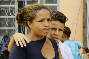 Fotos / Colinas Douradas / Desapropria&ccedil;&atilde;o / Sem Luz / Maria Luciana