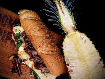 P&atilde;o com Abacaxi 