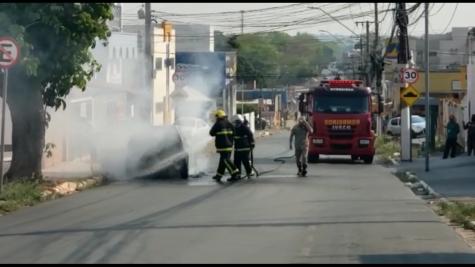 Veja vídeos - Mais um carro pega fogo nas ruas de Cuiabá; ninguém ficou ferido - Vimarsana News