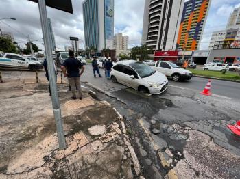 asfalto cede acidente avenida do cpa