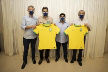 Jantar Ednaldo e pol&iacute;ticos