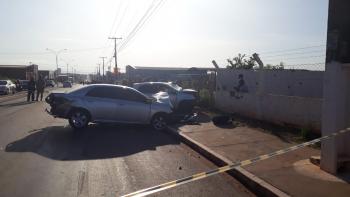 batida corolla e etios em varzea grande