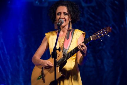 Flávia Wenceslau 