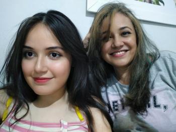 dia das m&atilde;es Gabriella Ferreira Fidelis, 24, e a m&atilde;e Esli Ferreira Fidelis, 52, 