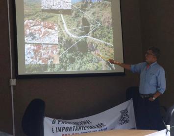 Pesquisadores Portão do Inferno 3