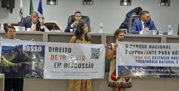 Pesquisadores Portão do Inferno 2