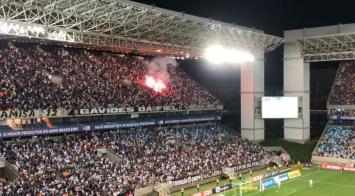 Torcida corintiana na Arena Pantanal