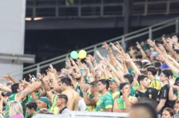 Torcida do Cuiab&aacute;