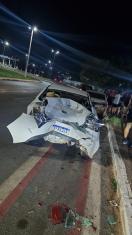 Adolescente causa acidente