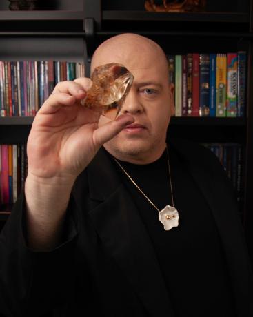 Maurício Melo, bruxo, tarólogo, terapeuta holístico