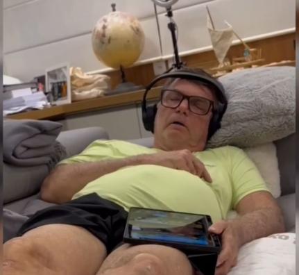 Divulgação/ X / @CarlosBolsonaro