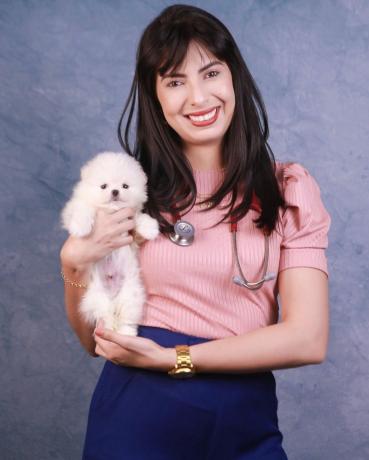 Anny Lima - especialista em cirurgia de pequenos animais, m&eacute;dica veterin&aacute;ria 