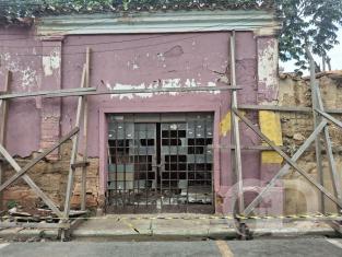 casa ao lado da grafica pepe abandonada