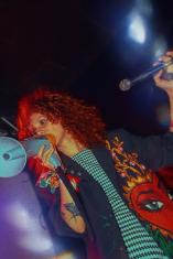 SAra vocalista banda khaali