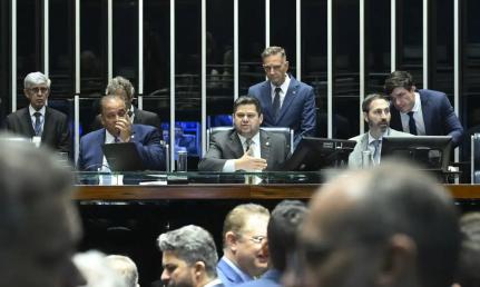 CARLOS MOURA