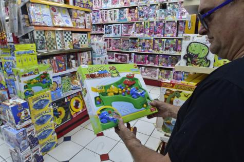 Procon aponta variação de 137% no preço de brinquedos em Cuiabá